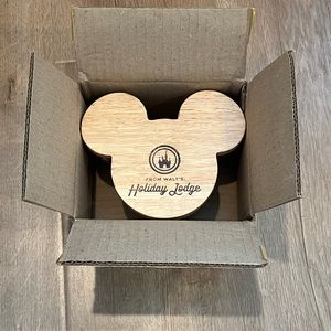 Walt’s Disney holiday‎ lodge collection 3 wick candle Crip Evergreen